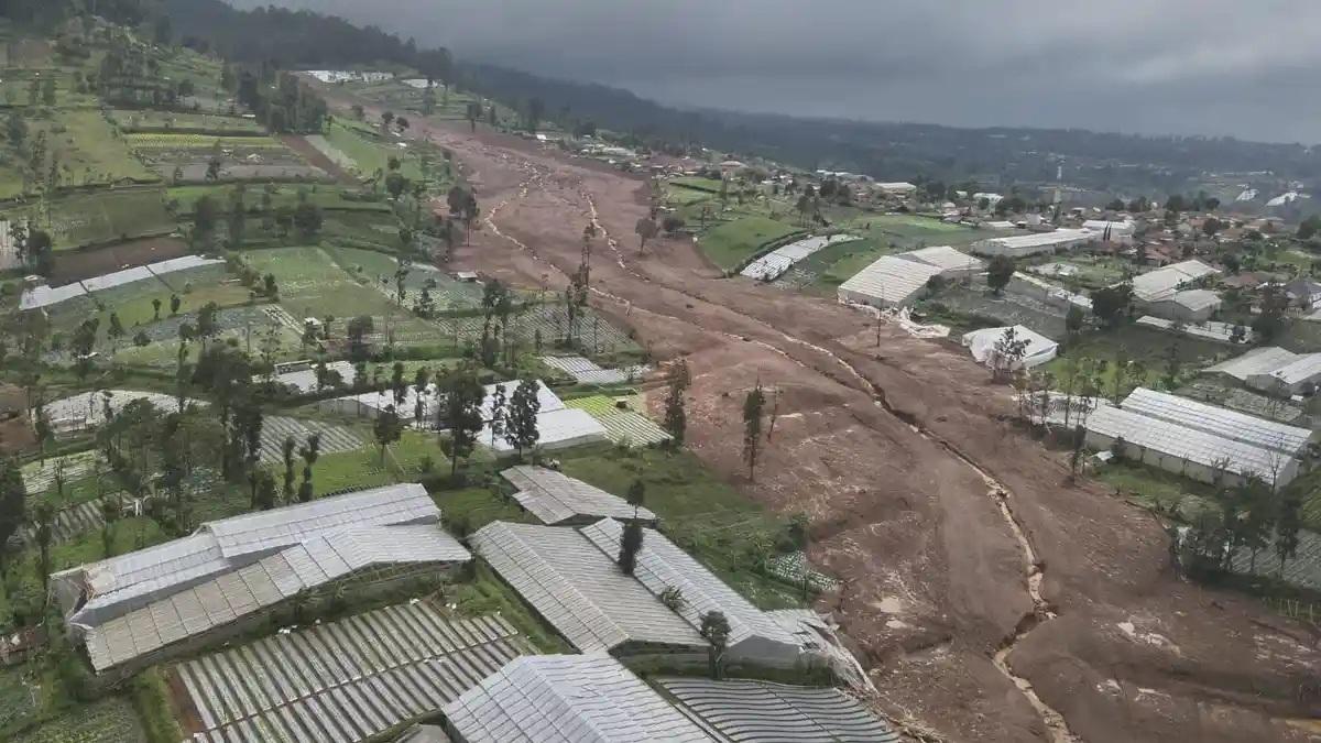 Penyebab-utama-longsor-yang-kubur-puluhan-rumah-di-Bandung-Barat-diungkap-BMKG.jpg