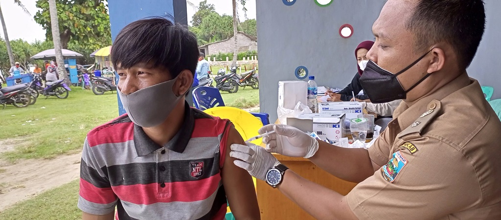 Pesisir Barat Tunggu Instruksi Pusat soal Vaksin Booster