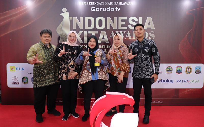 Piala-penghargaan-Excellence-in-Public-Service-Innovation.jpg
