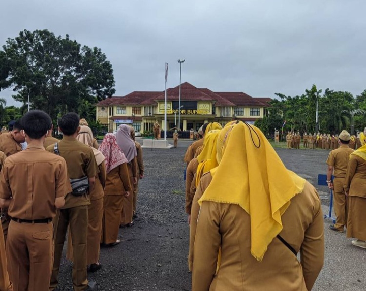 Pimpin Apel Mingguan, Wabup Lamtim Azwar Hadi Ingatkan Pandemi Covid-19 Masih Berlangsung