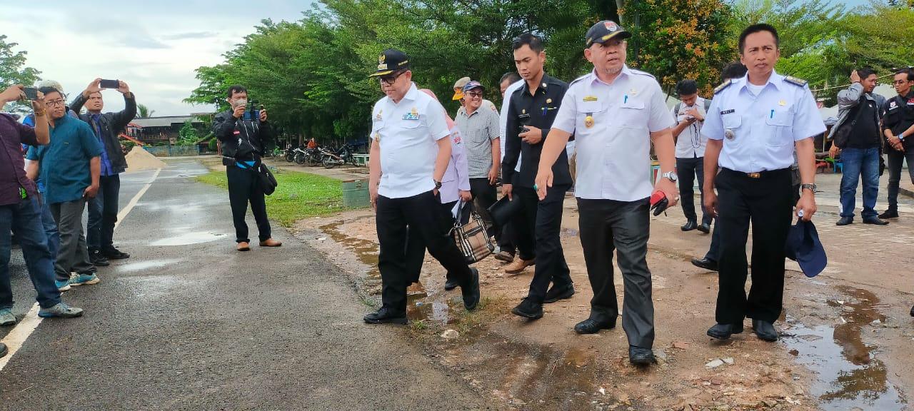 Pj-Bupati-Mesuji-Sulpakar-Tinjau-Alun-alun-Simpang-Pematang-Rabu-1562022.jpg