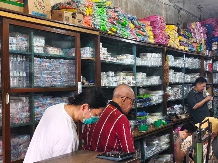 Stok Plastik di Bandar Lampung Mulai Langka, Harga Naik hingga 40 Persen