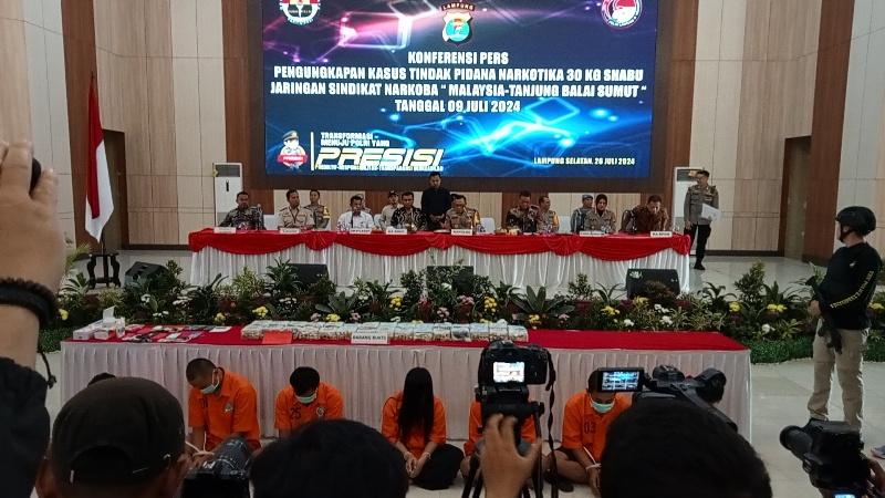 Polda-Lampung-ungkap-pelaku-narkoba-jaringan-Malaysia-Sumatera-Utara-masih-keluarga.jpg