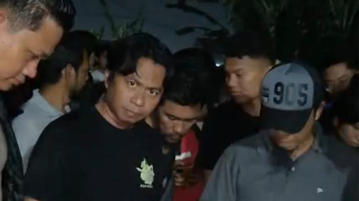Polisi-Evakuasi-Terduga-Pelaku-Curanmor-yang-Diamankan-Warga-di-Way-Huwi.jpg