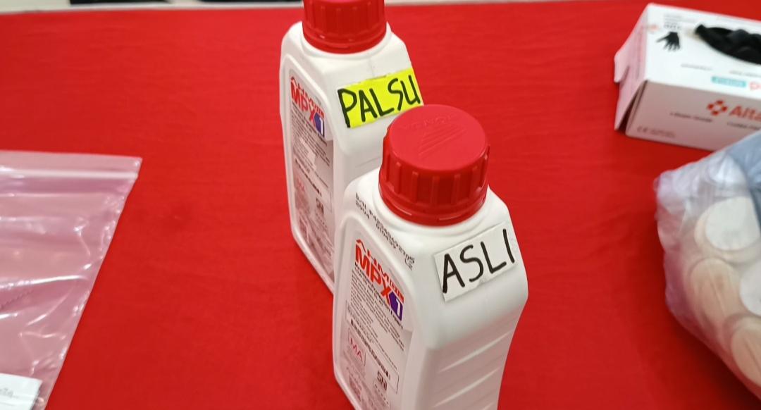 Pelaku Pemalsu Oli Baru 4 Bulan Beroperasi dengan Produksi Sebanyak 70 Botol per Minggunya