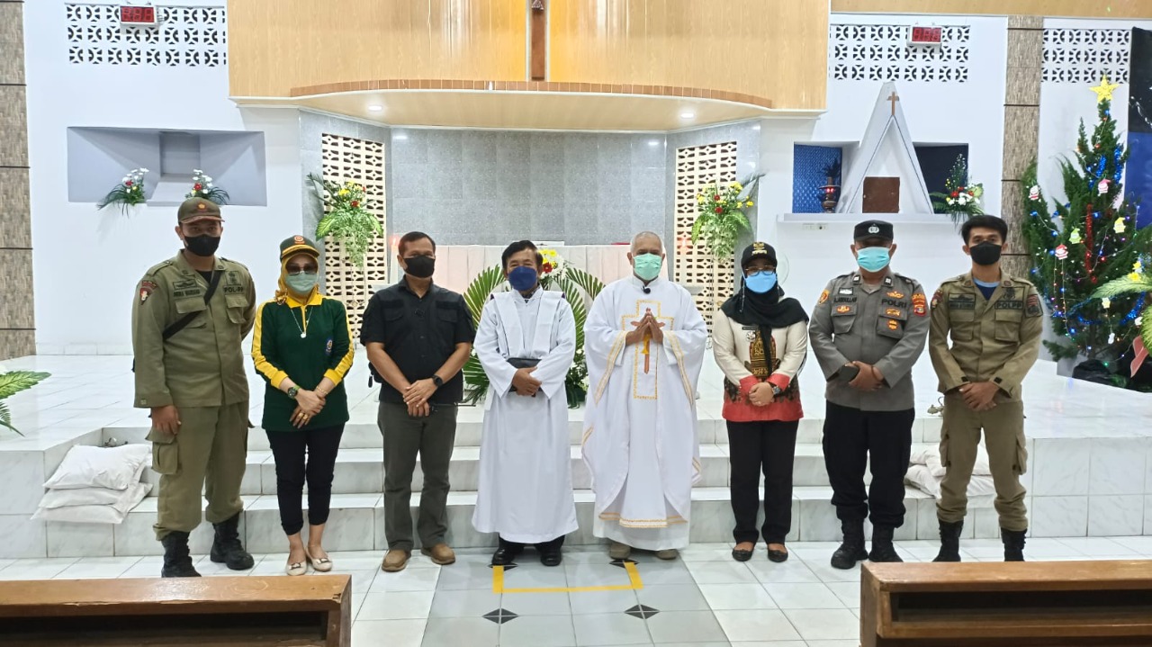 Polres-Lampung-Tengah-Amankan-gereja.jpg