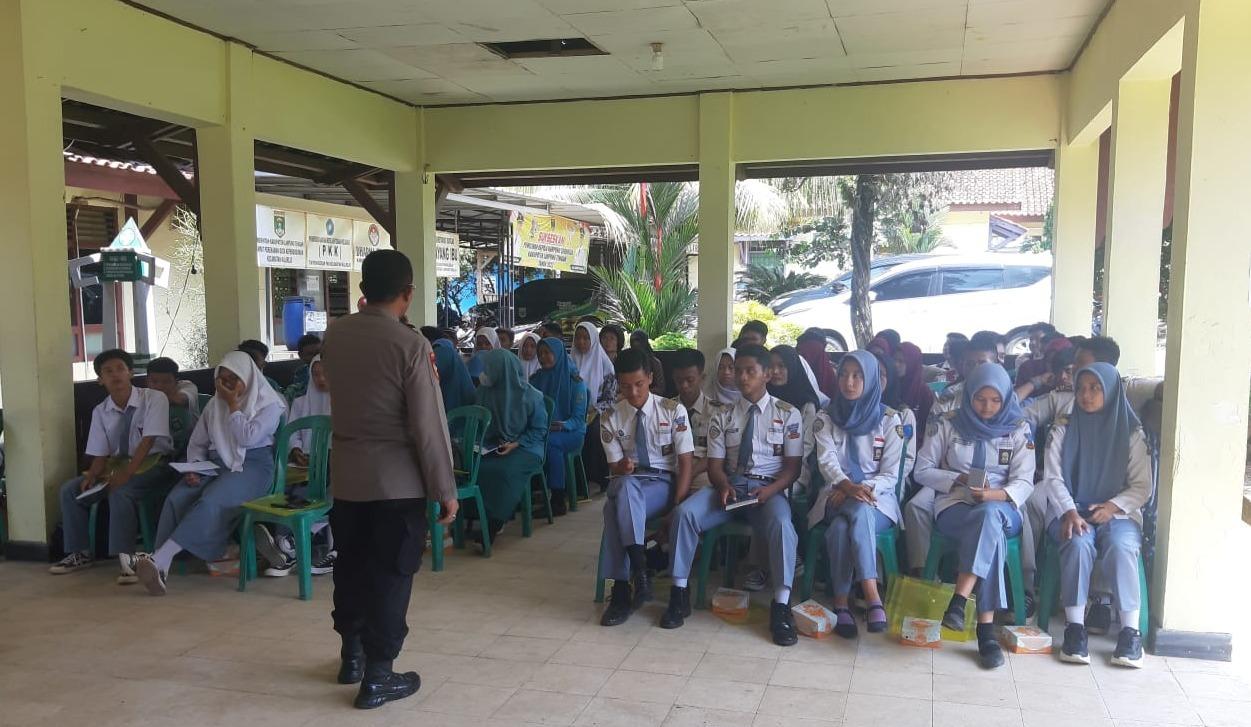 Kasat Binmas Polres Lampung Tengah Polda Lampung Beri Binluh Kepada Para Pelajar