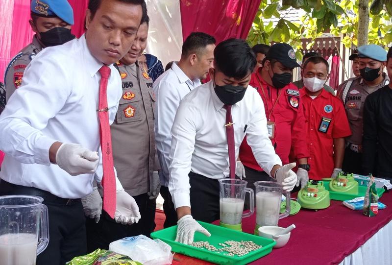 Polres-Mesuji-Lampung-musnahkan-2-kg-sabu-dan-1000-pil-ekstasi-senilai-miliaran-rupiah.jpg