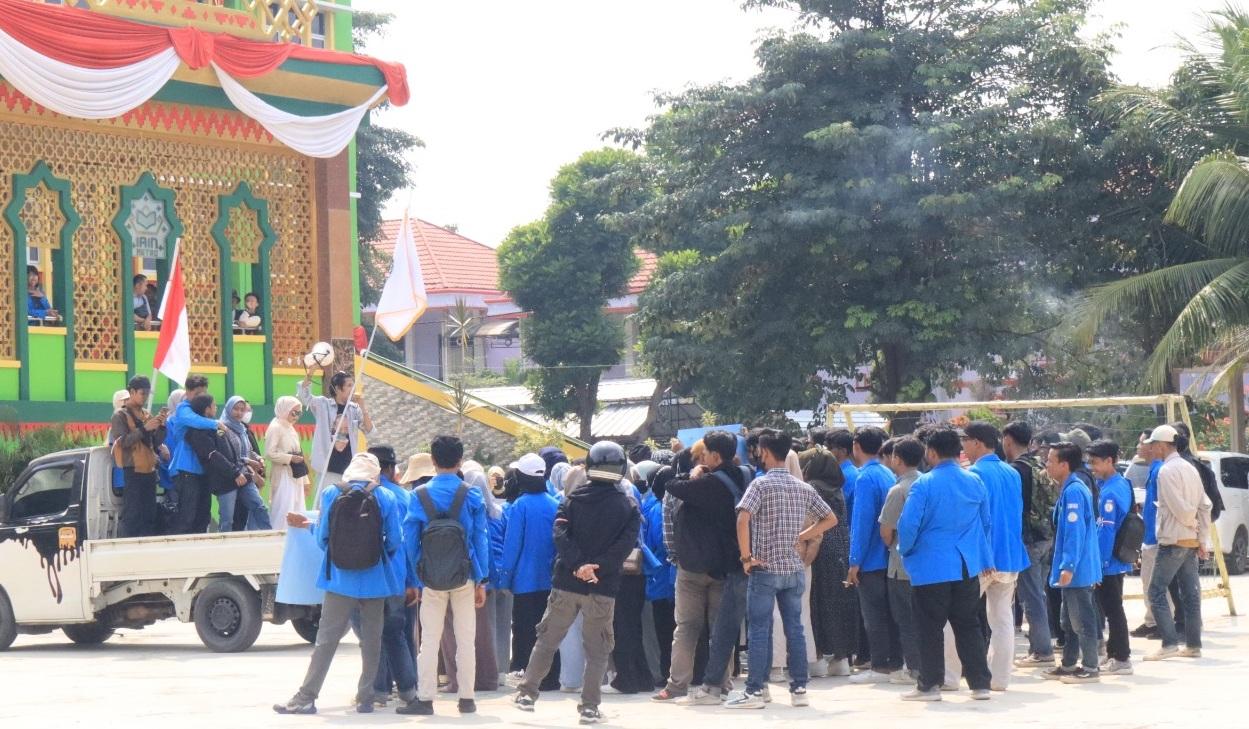 Polres Metro Polda Lampung Kawal Unjuk Rasa Internal Mahasiswa IAIN Kota Metro