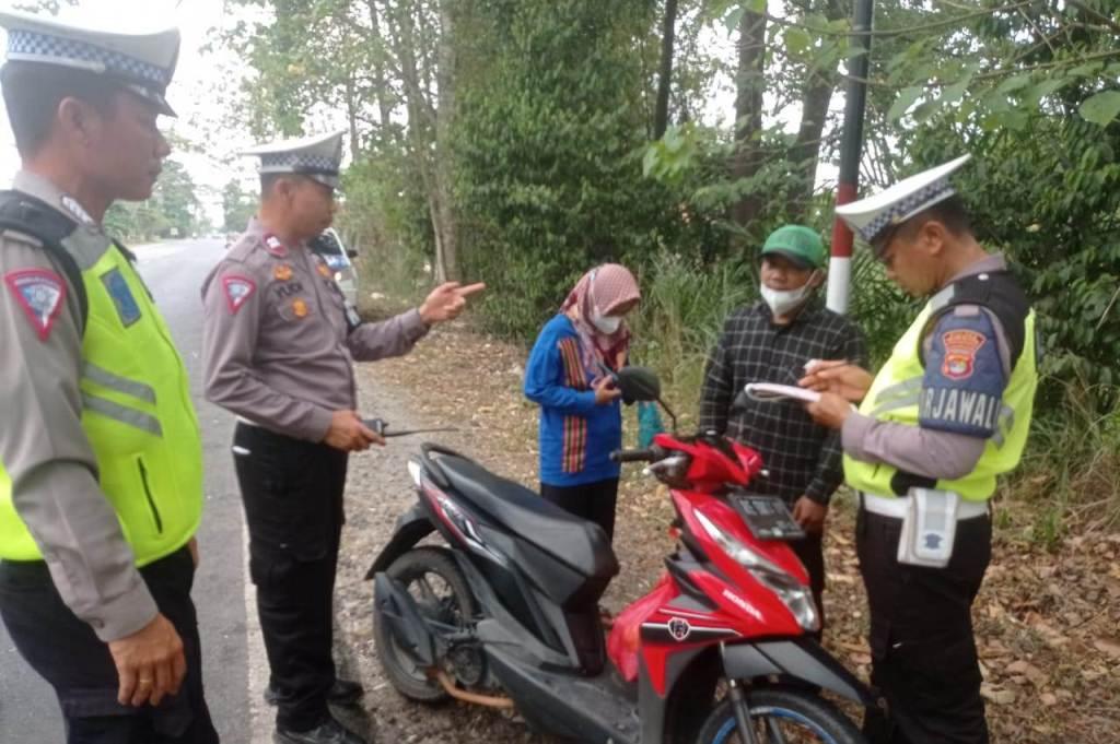 Pelanggaran Lalulintas di Lampung Utara saat Operasi Zebra Krakatau Umumnya Pemotor Tak Pakai Helm