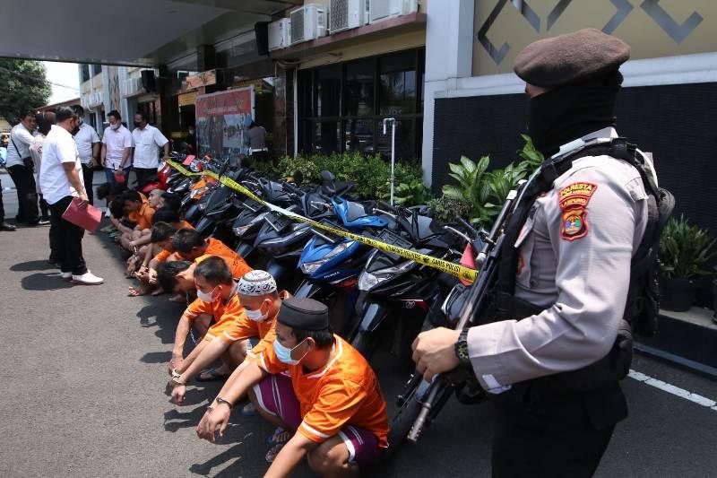 Polresta-Bandar-Lampung-amankan-13-tersangka-curanmor1.jpg