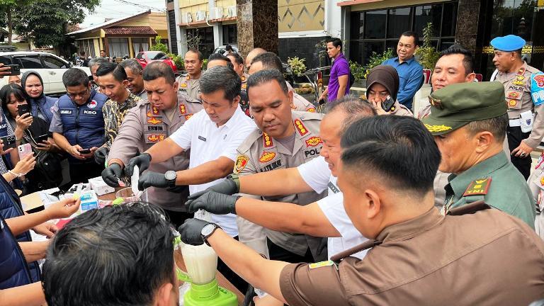 Polresta-Bandar-Lampung-musnahkan-barang-narkotika-di-Mapolresta-Bandar-Lampung-Rabu-2622025.jpg