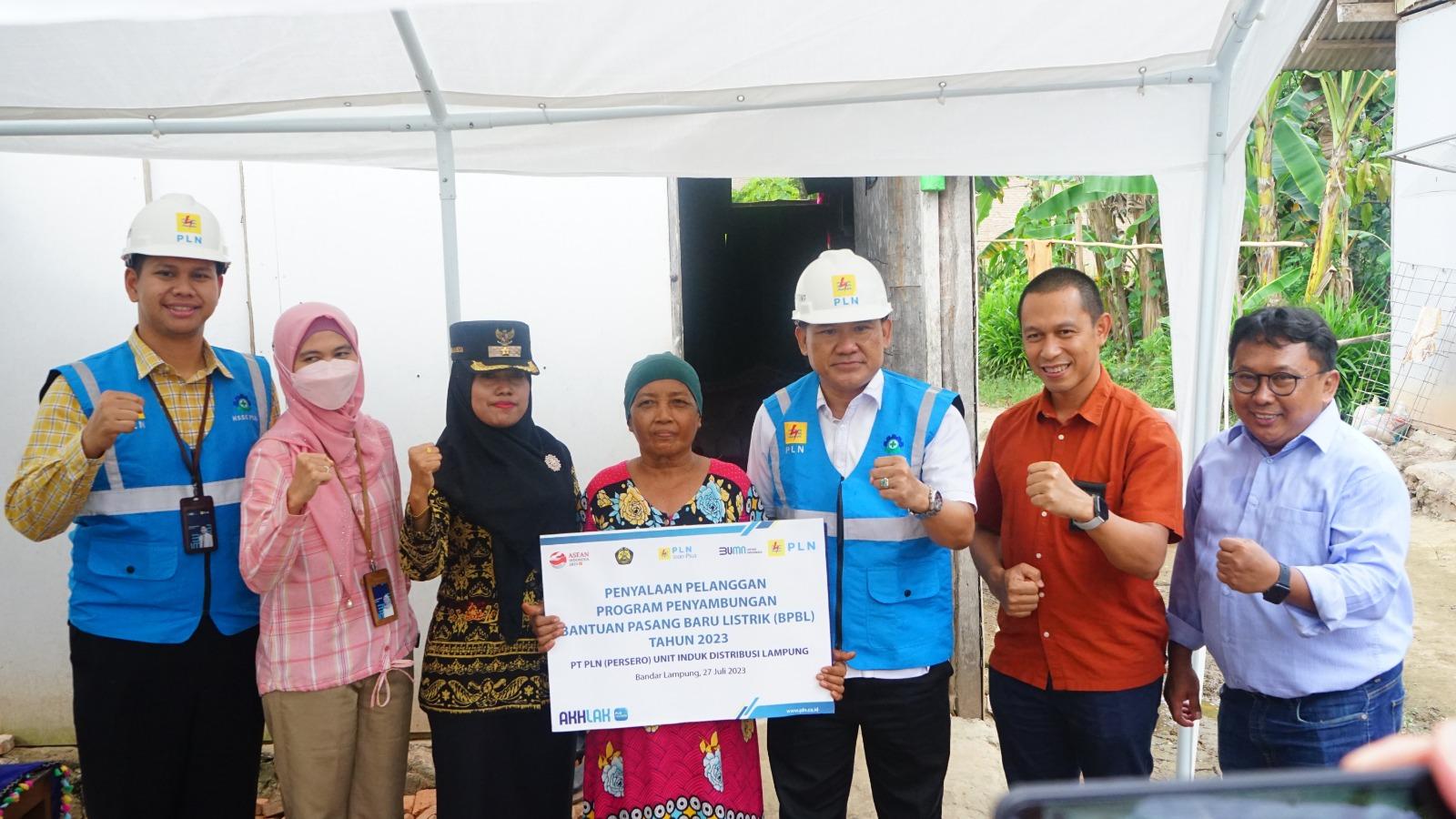Negara Hadir Wujudkan Energi Berkeadilan, PLN Sambung Listrik Gratis 750 Warga Lampung,