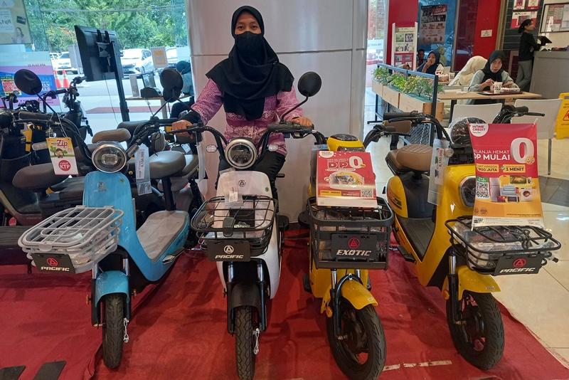 Promo-diskon-hingga-15-persen-beli-sepeda-listrik-di-Electric-Bike-Fair-Transmart-Lampung.jpg