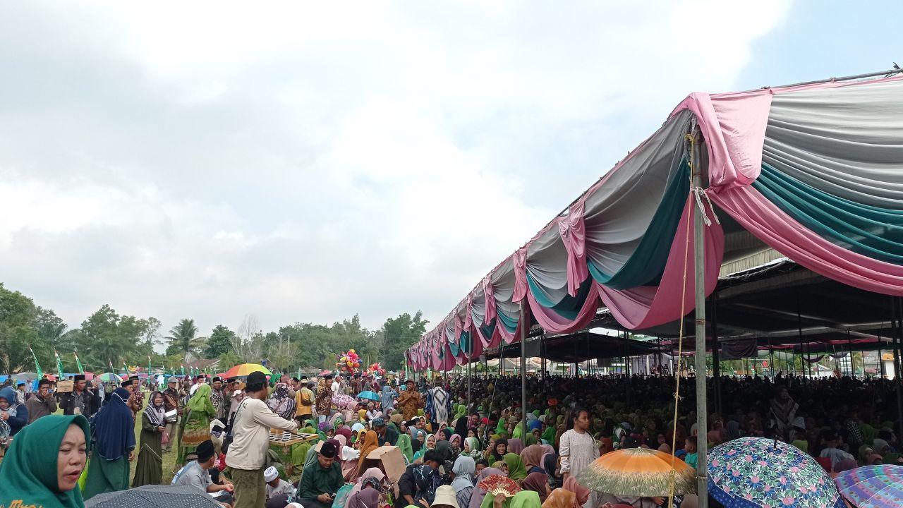 Puluhan-ribu-jamaah-banjiri-acara-Pengajian-Akbar-Muslimat-NU-Mesuji.jpg