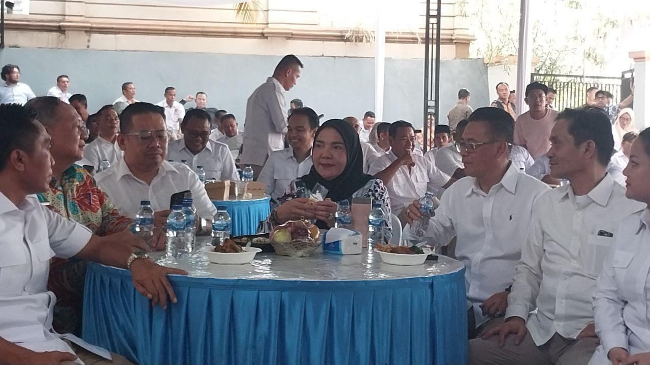 RAYAKAN-ULTAH-Kader-Gerindra-Bandar-Lampung-saat-merayakan.jpg