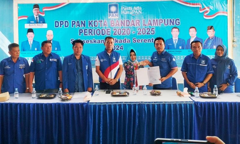 Reihana-mendapat-surat-tugas-sebagai-bakal-calon-Wali-Kota-Bandar-Lampung-dari-PAN.jpg
