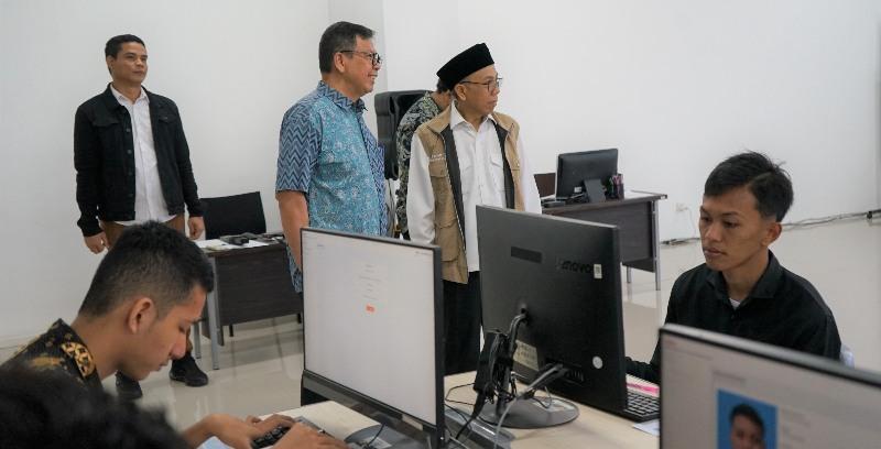 Tinjau UTBK SNBT Hari Pertama, Rektor Itera Pastikan Ujian Berjalan Lancar