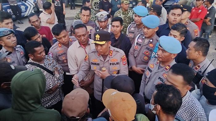 Ribuan-Warga-Geruduk-Polres-Lampung-Tengah-Tuntut-Pembebasan-Rekan-yang-Ditahan.jpg
