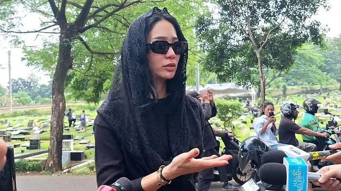 Riwayat-Penyakit-Ayah-Bunga-Zainal-hingga-Akhirnya-Meninggal-Dunia.jpg