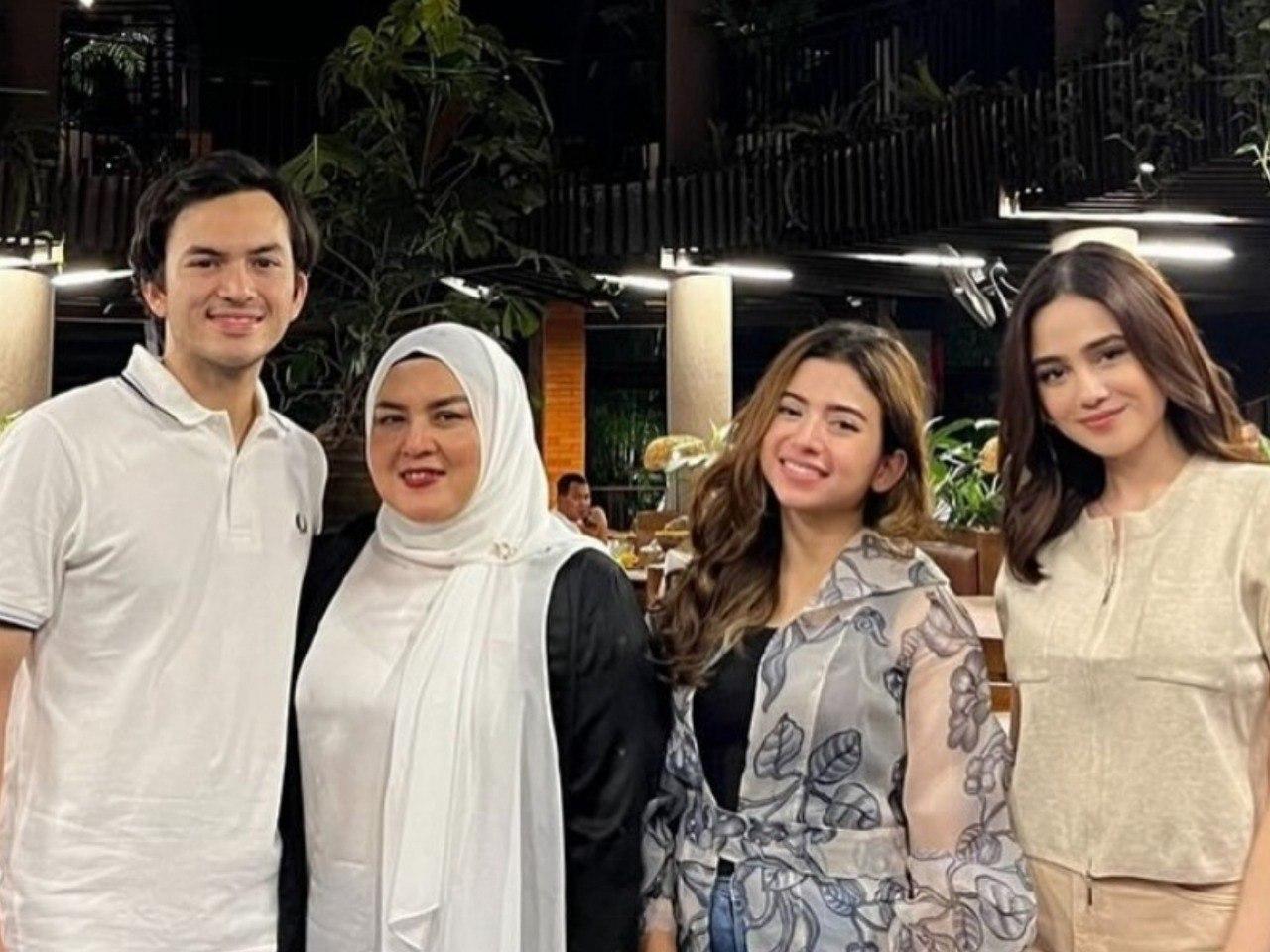 Rizky-Nazar-Tak-Putus-Cinta-Usai-Diisukan-Selingkuh-Kini-Pamer-Foto-Bareng-Syifa-Hadju.jpg