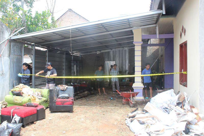 Pulang Dagang dari Pasar, Wanita di Pringsewu Syok Dapati Rumahnya Terbakar