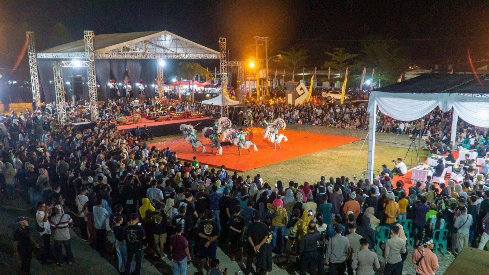 Warga Tumpah Ruah di Mapolres Pringsewu, Hadirkan Pesona Budaya Nusantara