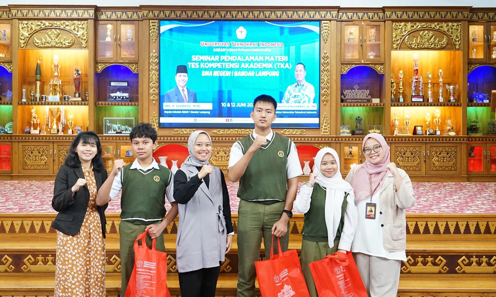 Teknokrat Sukses Helat Seminar Pendalaman TKA, Diikuti Siswa SMAN 1 Bandar Lampung - SEMINAR-PENDALAMAN-TKA-Universitas-Teknokrat-Indonesia-sukses-567.jpg