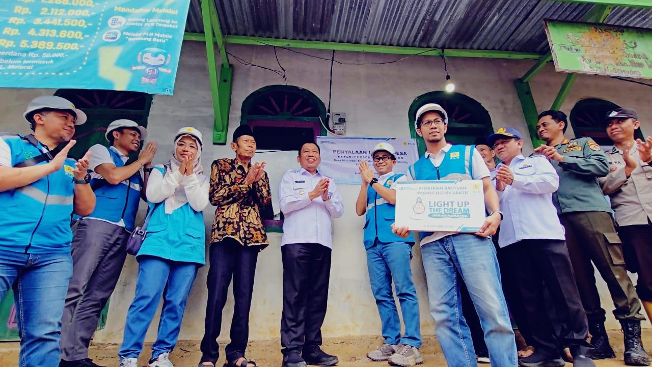 SIMBOLIS-PERESMIAN-Simbolis-Peresmian-Listrik-Desa-Atar-12.jpg