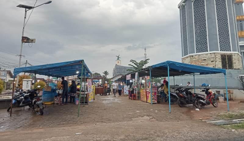 Salah-satu-tempat-berburu-takjil-di-Kabupaten-Pesawaran.jpg