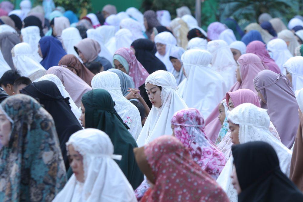 Ribuan Warga Muhammadiyah Salat Idul Fitri di Labuhan Ratu Bandar Lampung