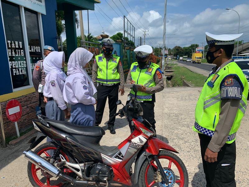 Sat-Lantas-Polres-Lampung-Selatan-akan-tetap-berikan-sanksi-Tilang-pada-pengendara-bandel.jpg