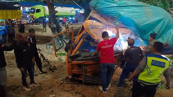 Truk Muatan Padi Kecelakaan di Pelabuhan Bakauheni Lampung hingga Ringsek
