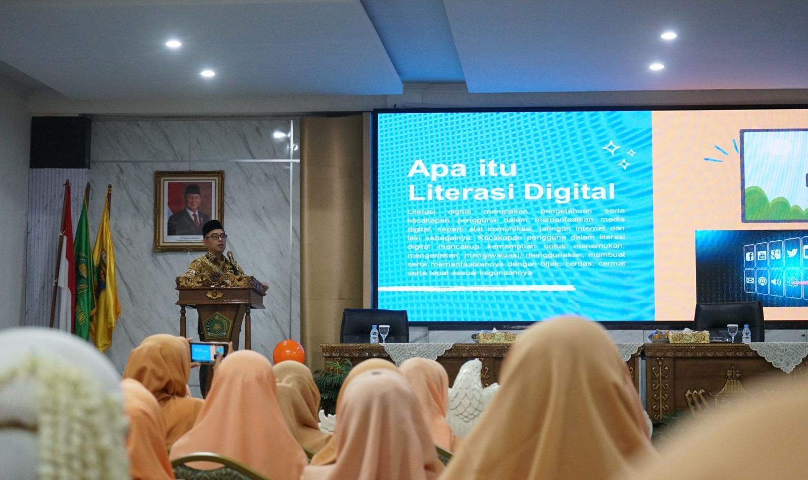 Puji Raharjo Ajak DWP Kanwil Kemenag Lampung Bijak Bermedsos - Seminar-bertema-Etika-dan-Privasi-57.jpg