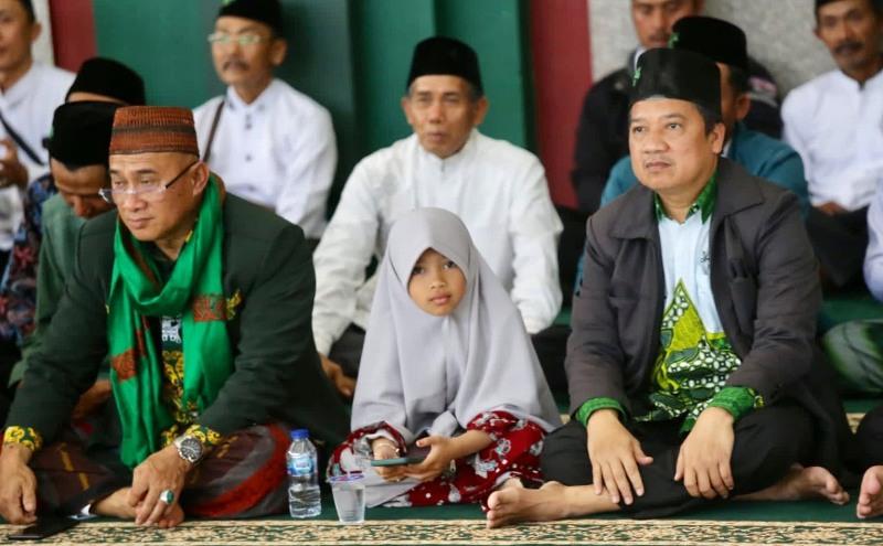 Siswi MIN Lampung Barat Dapat Hadiah Umrah Gratis dari Pj Bupati Nukman
