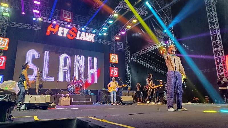 Slank-hentak-warga-Lampung-di-PKOR-Way-Halim.jpg