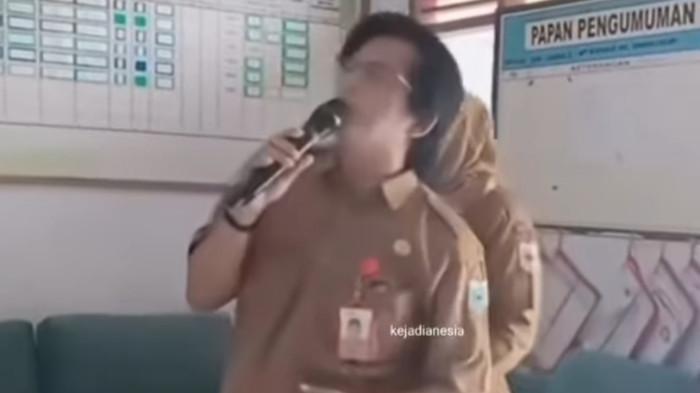 Sosok-Oknum-Kepsek-dan-Guru-yang-Viral-Karaoke-Pakai-Smart-TV-Bantuan-Presiden.jpg