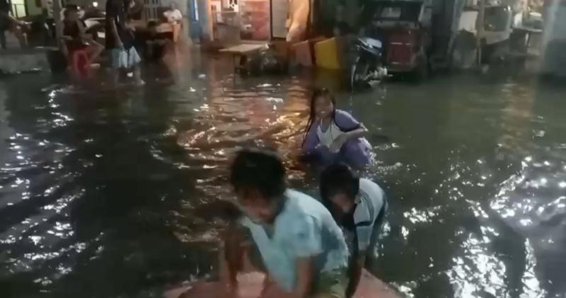 Suasana-banjir-rob-di-Kelurahan-Kangkung.jpg