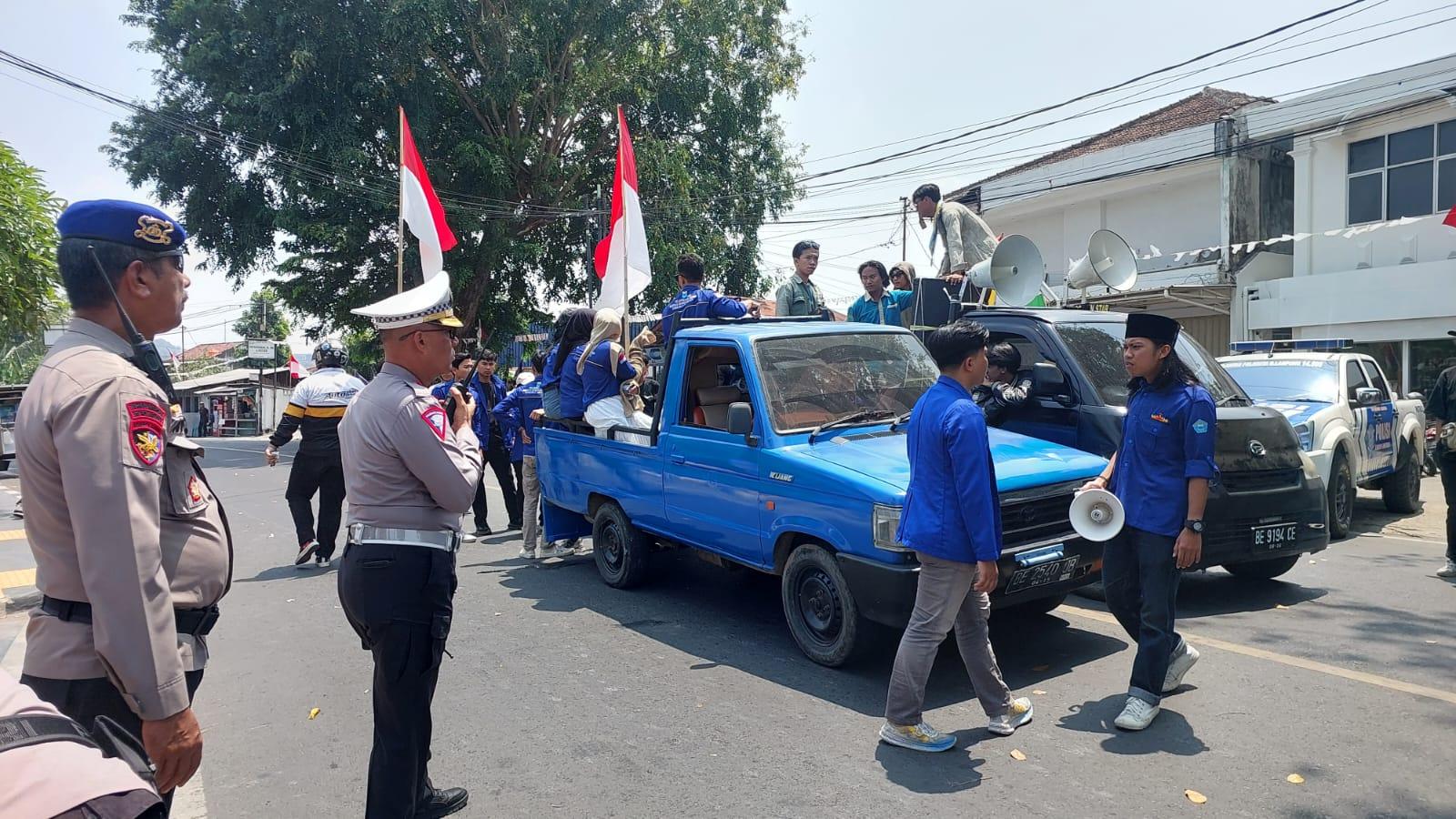 Breaking News Anggota DPRD Lampung Periode 2024-2029 Dilantik, Mahasiswa Gelar Demo