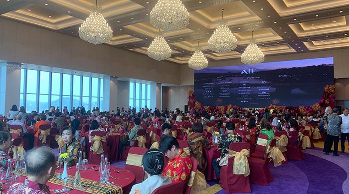 Suasana-makan-siang-di-Grand-Ballroom-Grand-Mercure-Lampung.jpg
