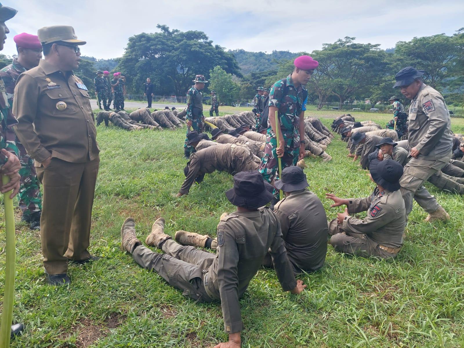Sulpakar-tinjau-pelatihan-anggota-Satpol-PP.jpg