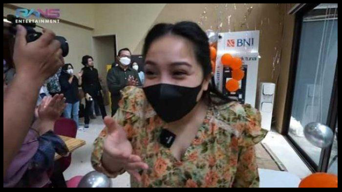 Super-Sultan-Nagita-Slavina-dan-Raffi-Ahmad-Punya-Mesin-ATM-di-Rumah-Hadiah-Ultah.jpg