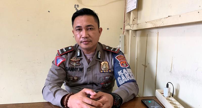 Terjatuh Lalu Tersambar Minibus di Jalinbar Pringsewu, Seorang Pengendara Motor Tewas