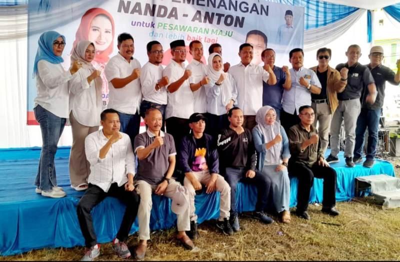 Tim-Pemenangan-Nanda-Anton-berfoto-bersama.jpg