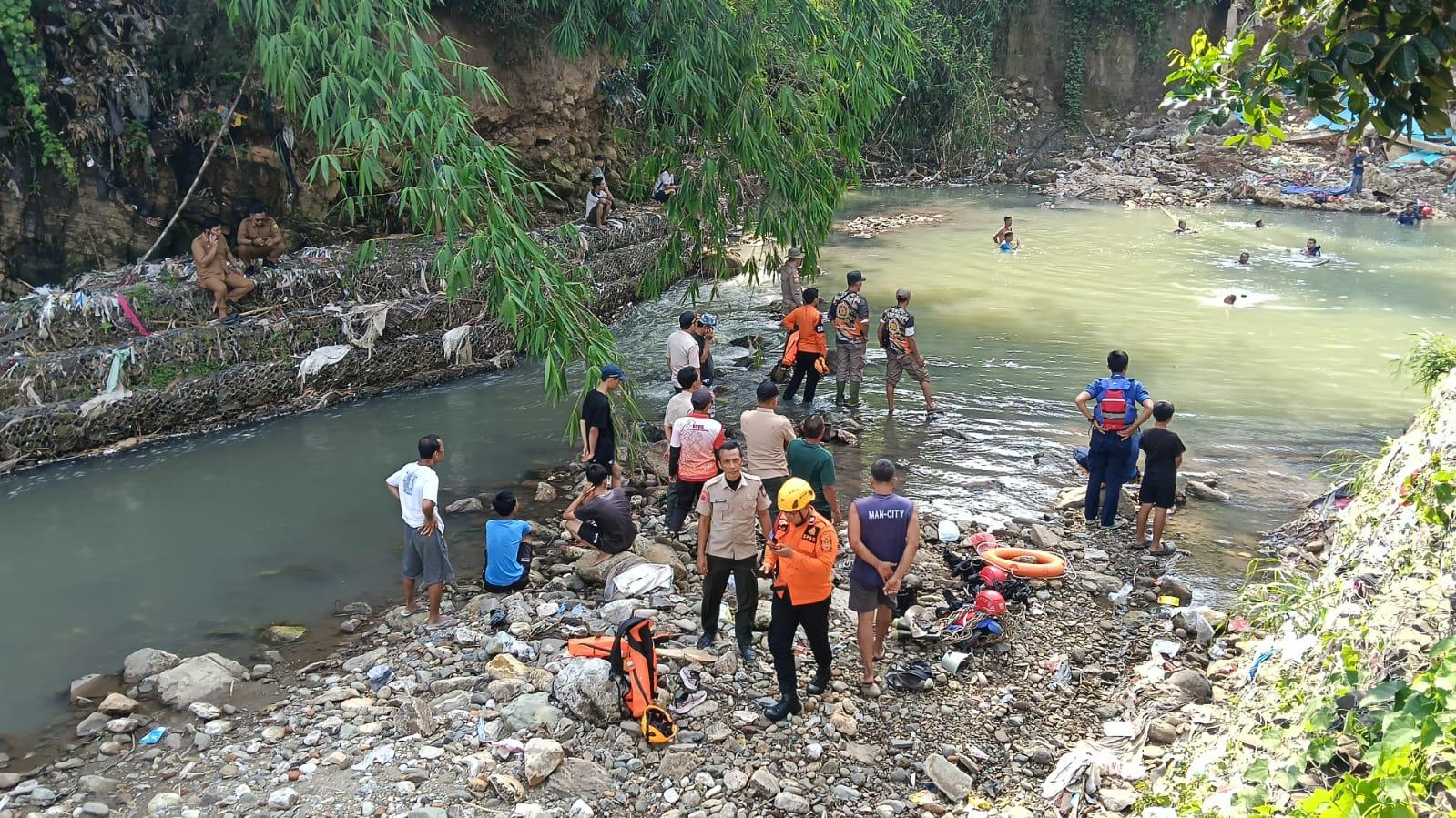 Tim SAR Evakuasi Jenazah Remaja Tenggelam di Garuntang Bandar Lampung