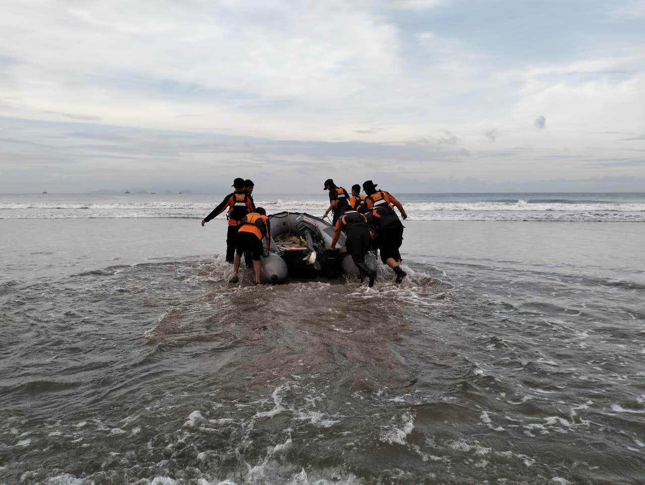 Tim SAR Perluas Area Pencarian Penumpang KMP Batumandi di Laut Lampung Selatan - Tribunlampung.co.id