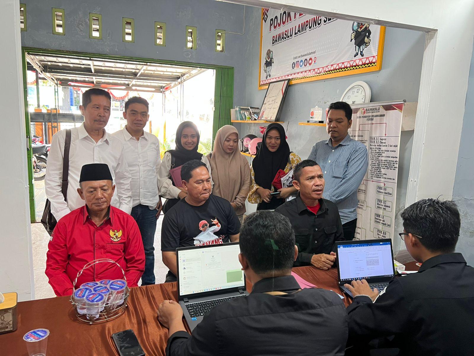 Tim-pasangan-Calon-Bupati-dan-Wakil-Bupati-Lampung-Selatan-nomor-urur-01-lapor-ke-Gakumdu.jpg