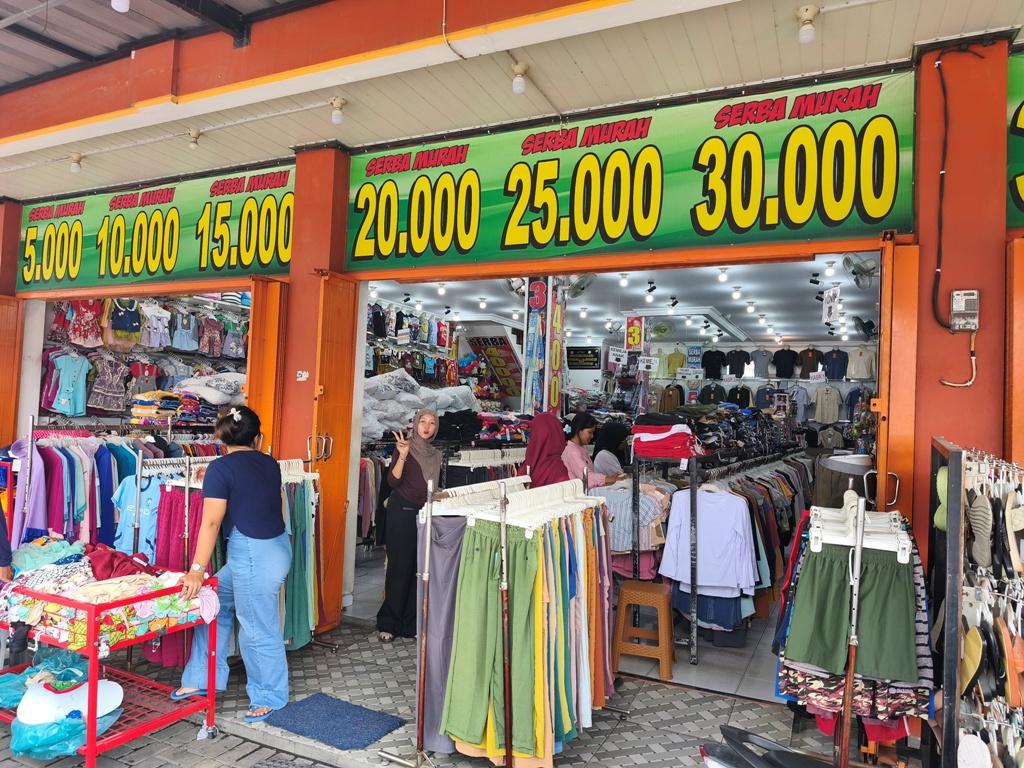 Toko-baju-di-Jalan-Legundi-Sukarame.jpg