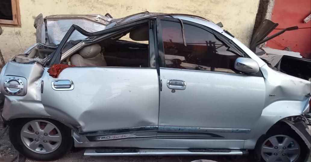 Toyota-Avanza-rusak-berat.jpg