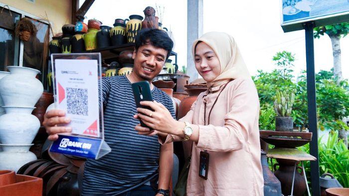 Transaksi-pakai-QRIS-BRImo-jadi-lebih-nyaman-dan-praktis.jpg